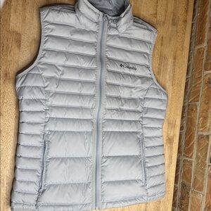 Columbia Light Gray Quilted Vest